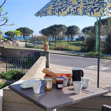 Meze Avec Vue Face A L'Etang Villa Eksteriør bilde